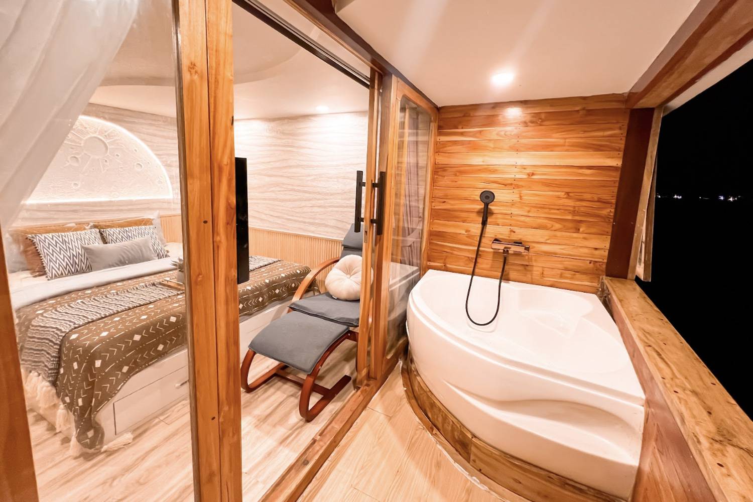 Earth-Master-Balcony-1