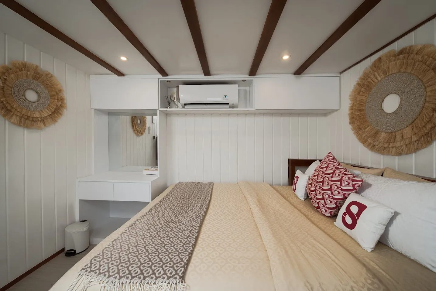 Ibiza-Monaco-Cabin-2