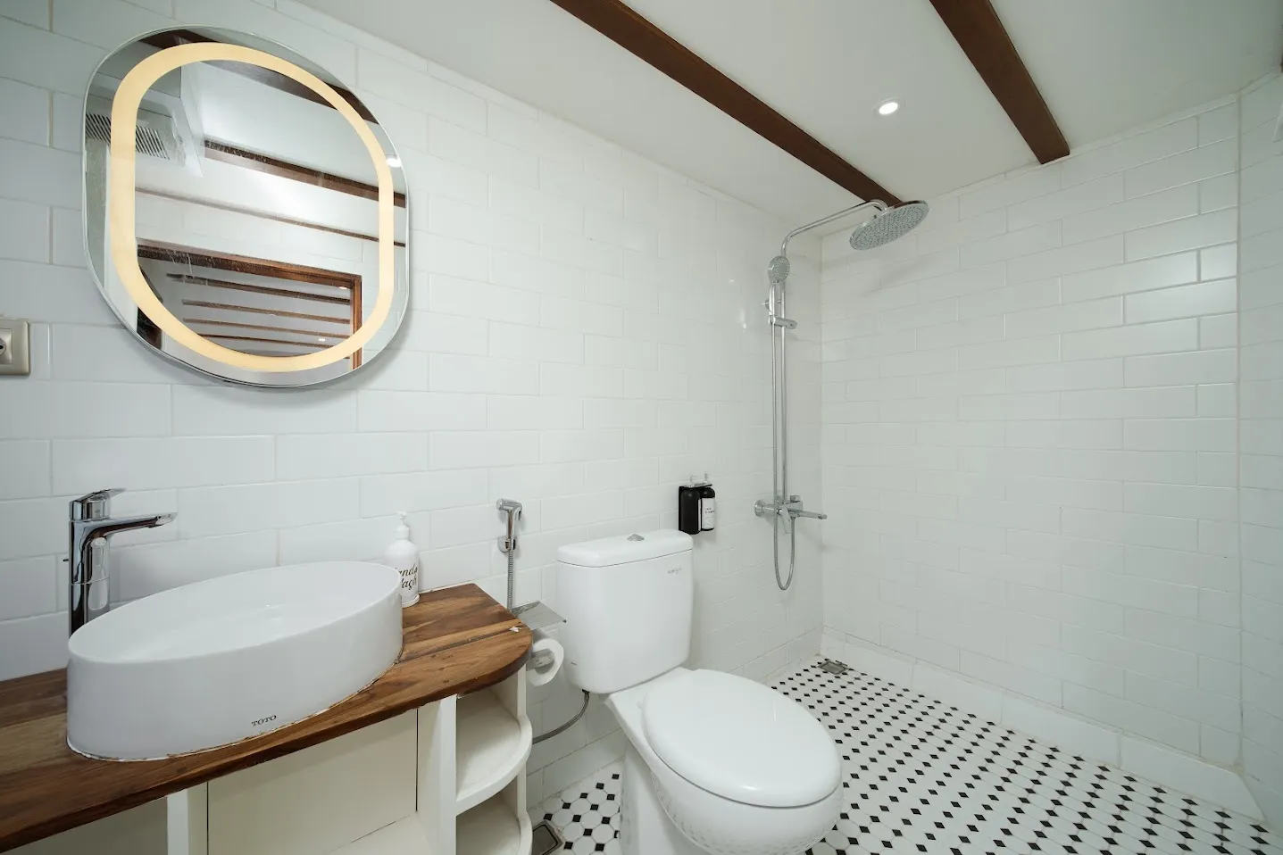 Ibiza-Monaco-Cabin-3