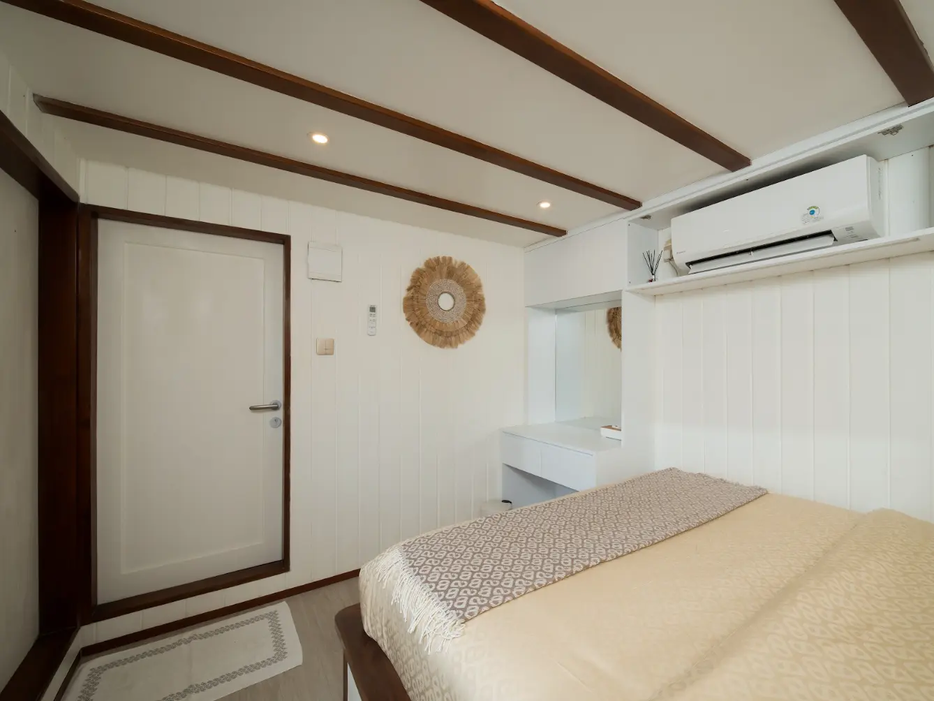 Ibiza-Monaco-Cabin-4