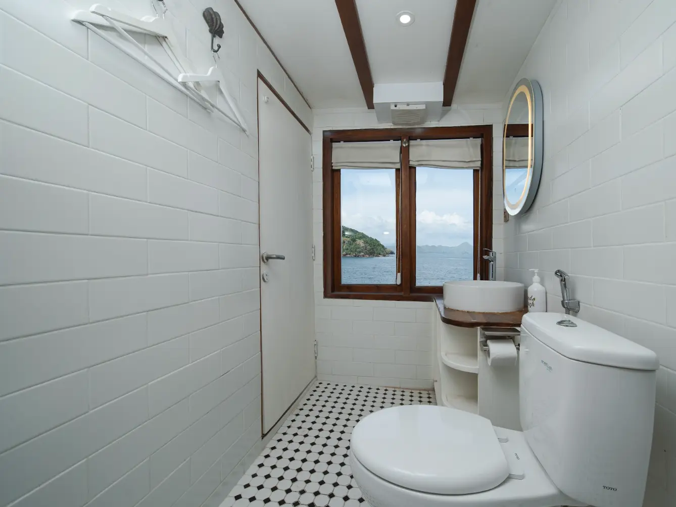 Ibiza-Monaco-Cabin-5