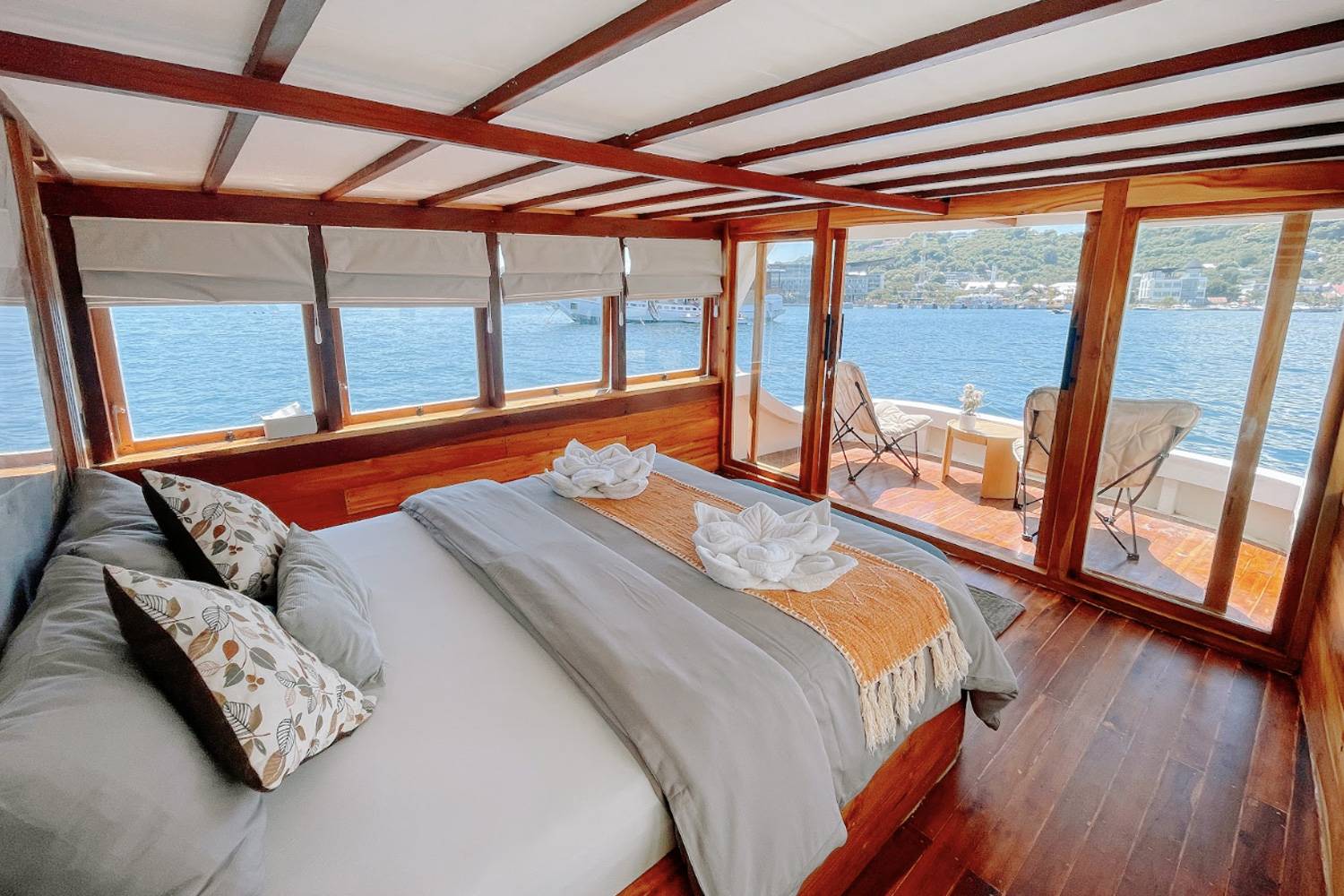 Laut-Legendary-Suite-1