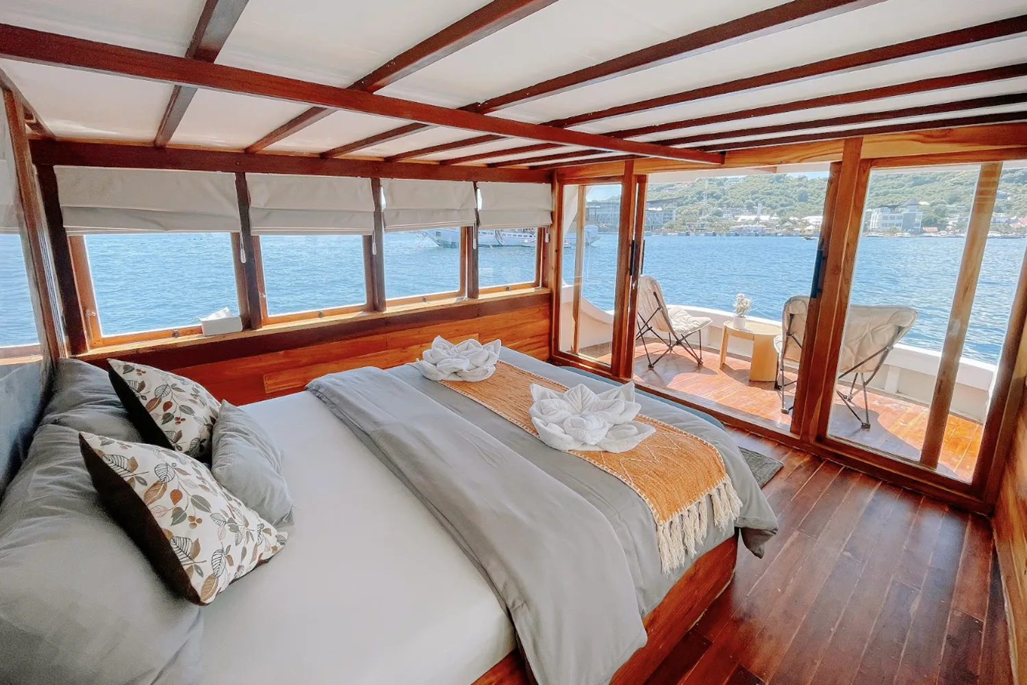 Laut-Legendary-Suite-1