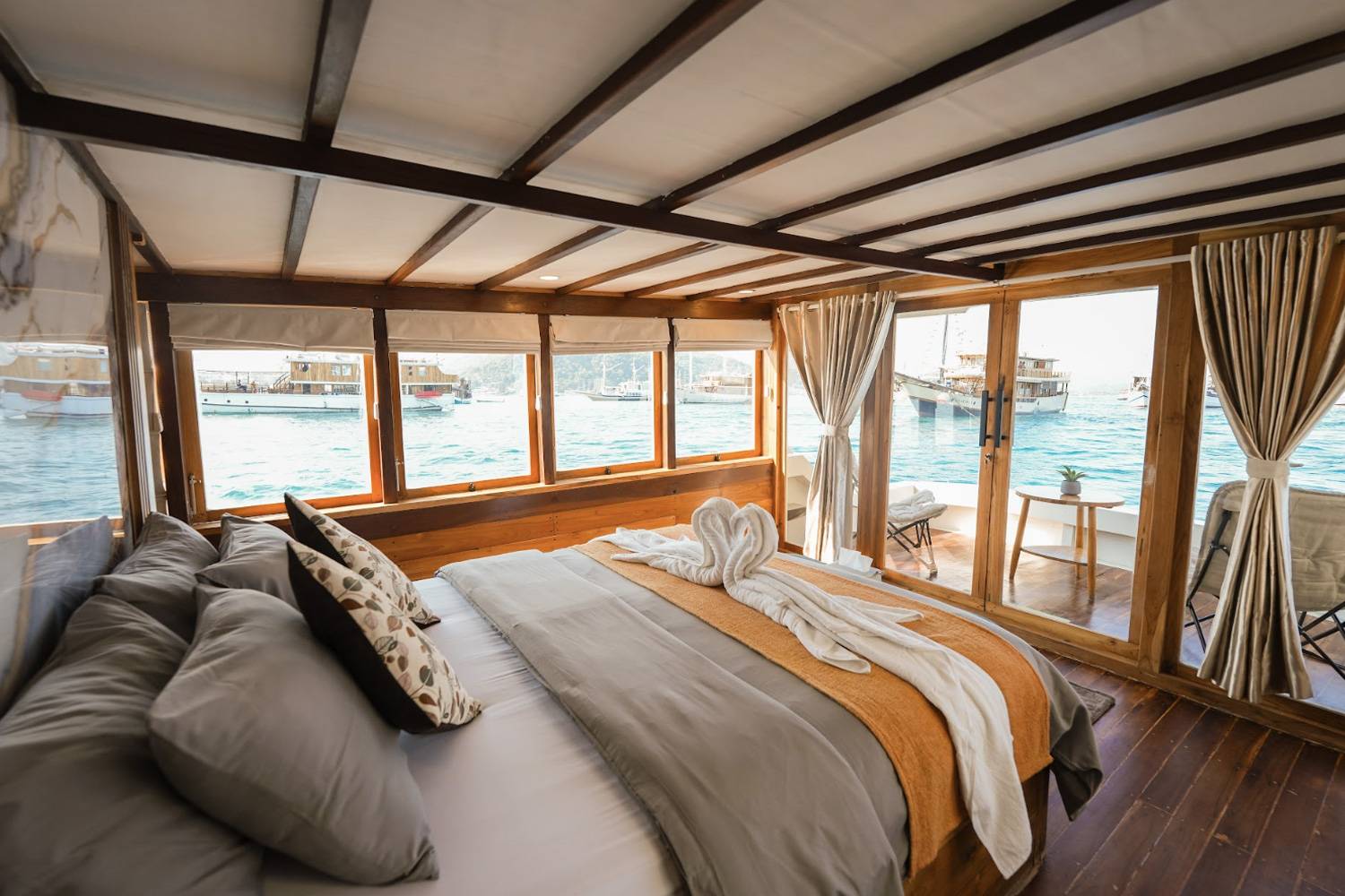 Laut-Legendary-Suite-3