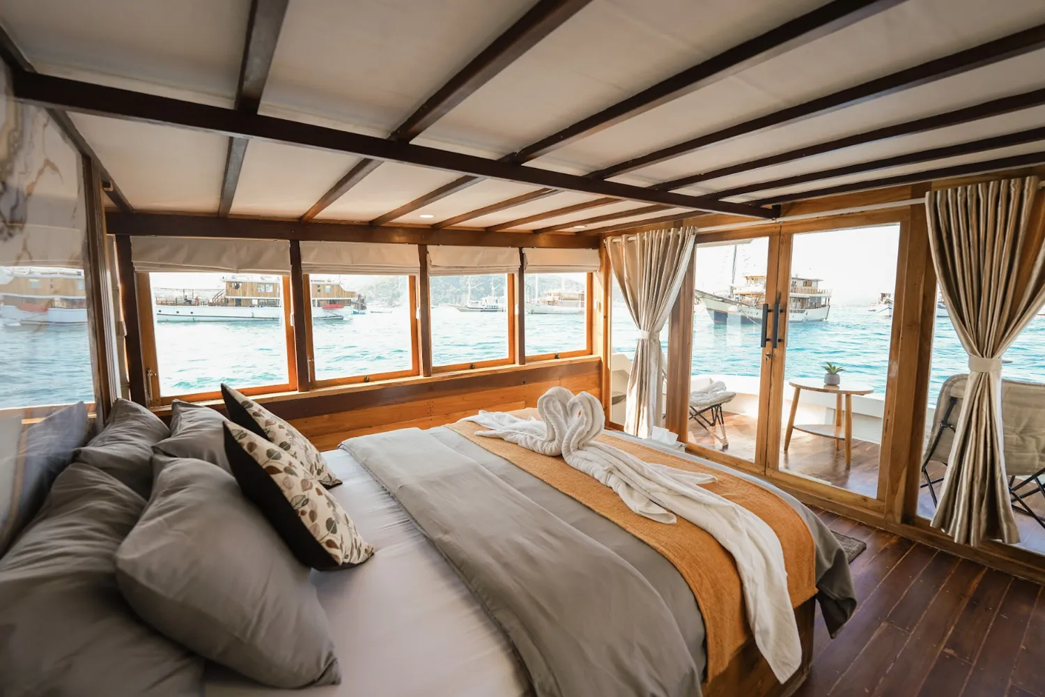 Laut-Legendary-Suite-3