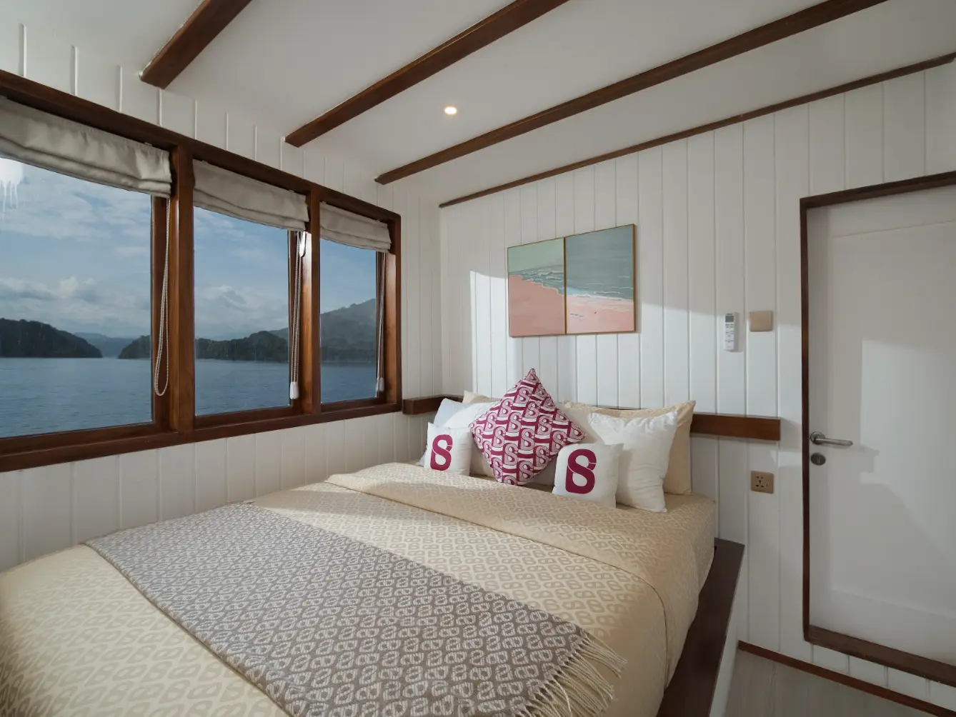 Le-Costa-Deluxe-Cabin-2