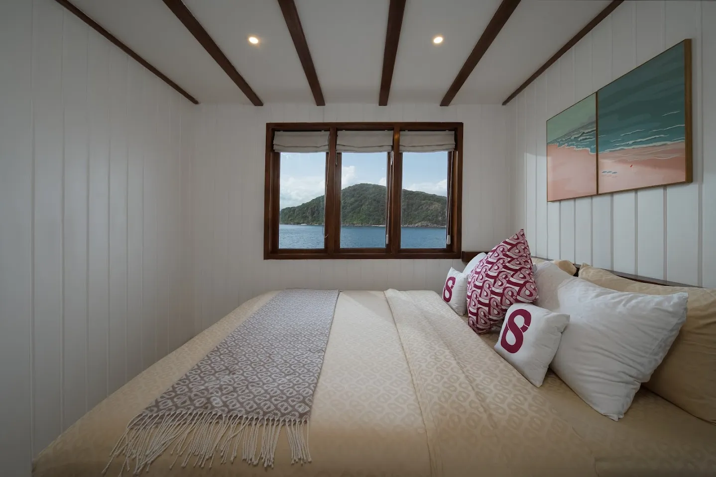 Le-Costa-Deluxe-Cabin-3