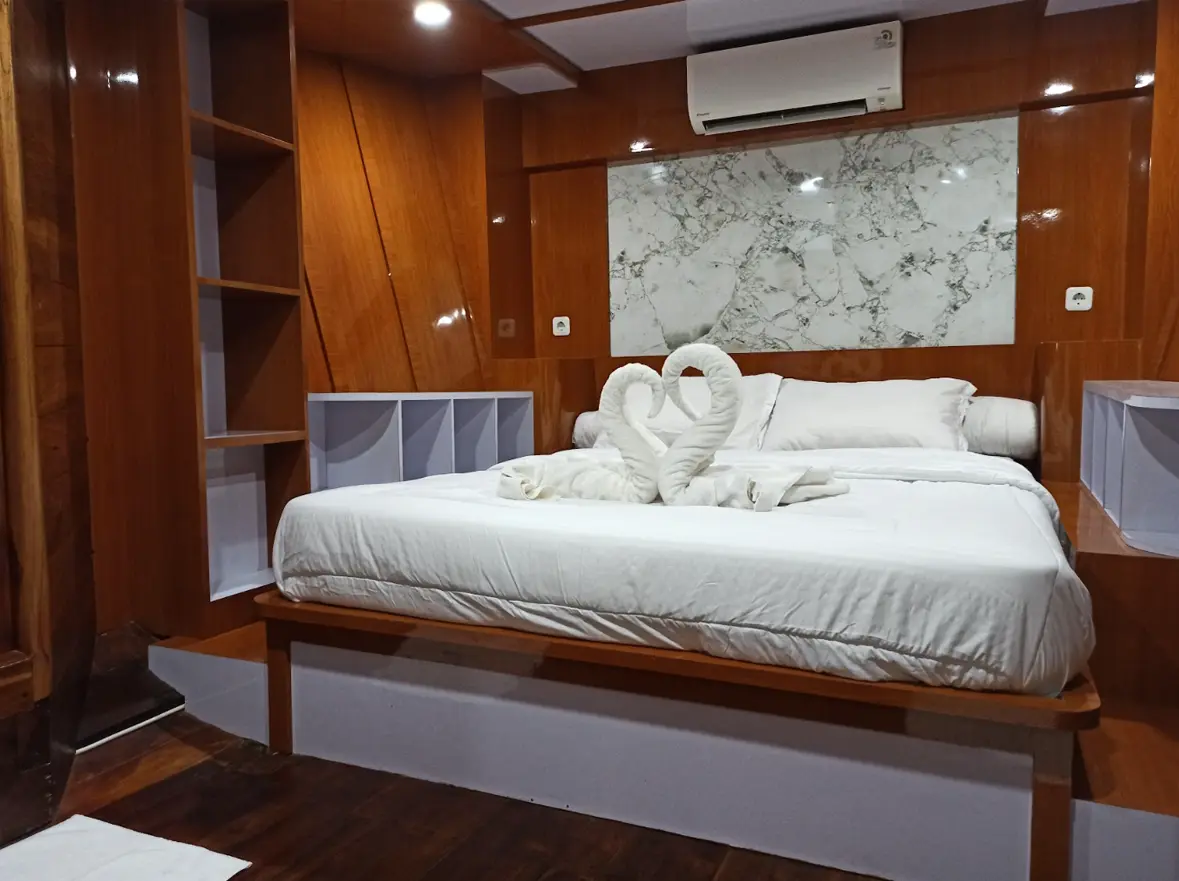 Master-Suite-Cabin-1