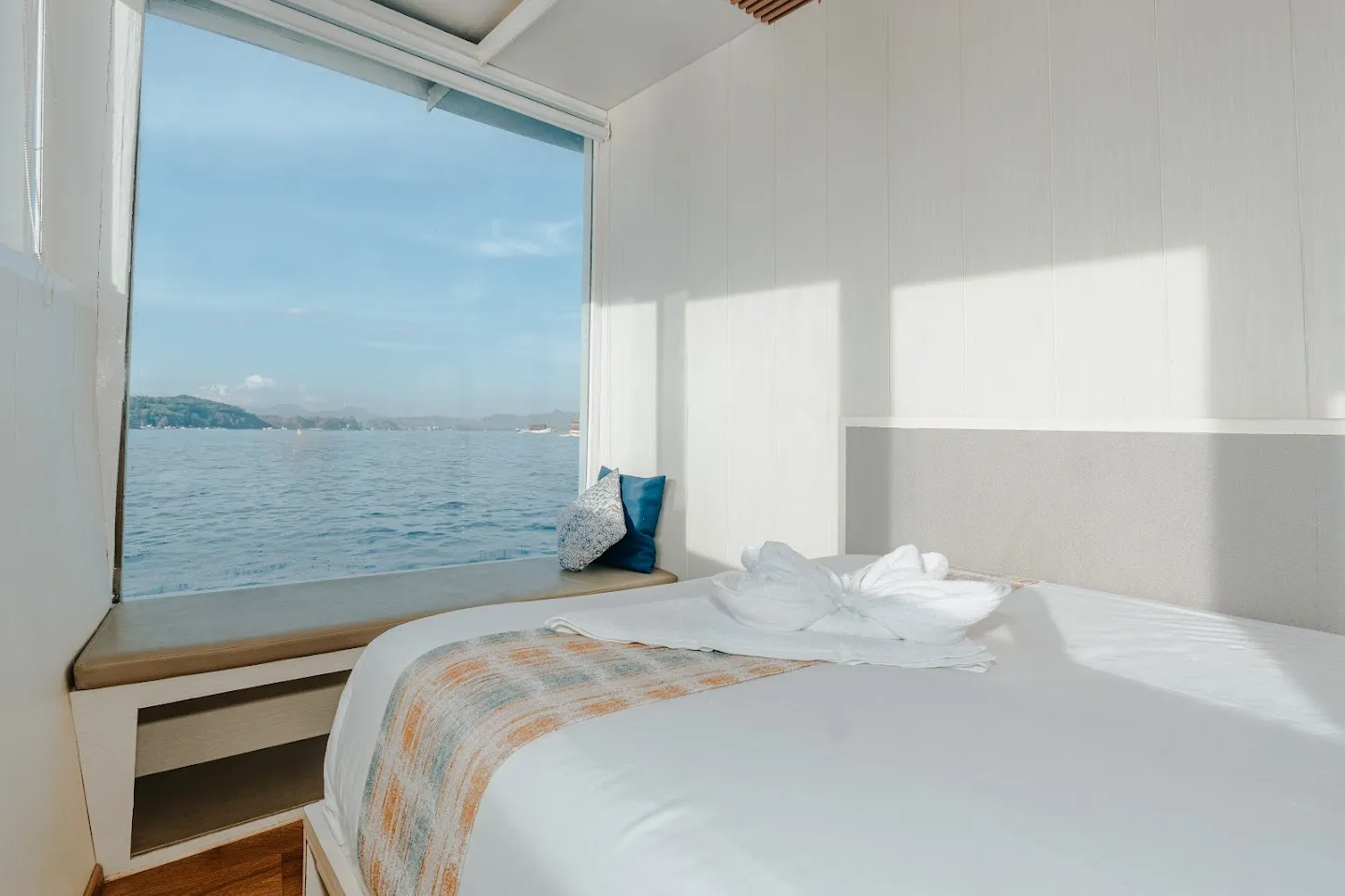 Panoramic-Cabin-Bedroom-2