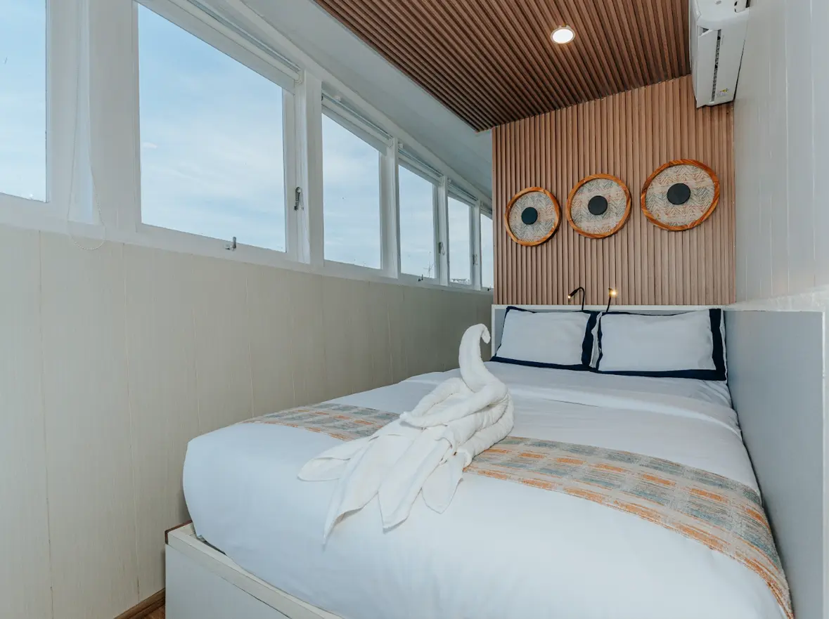 Panoramic-Cabin-Bedroom-4