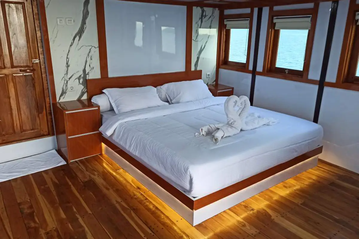 Riley-Master-Suite-Cabin-1