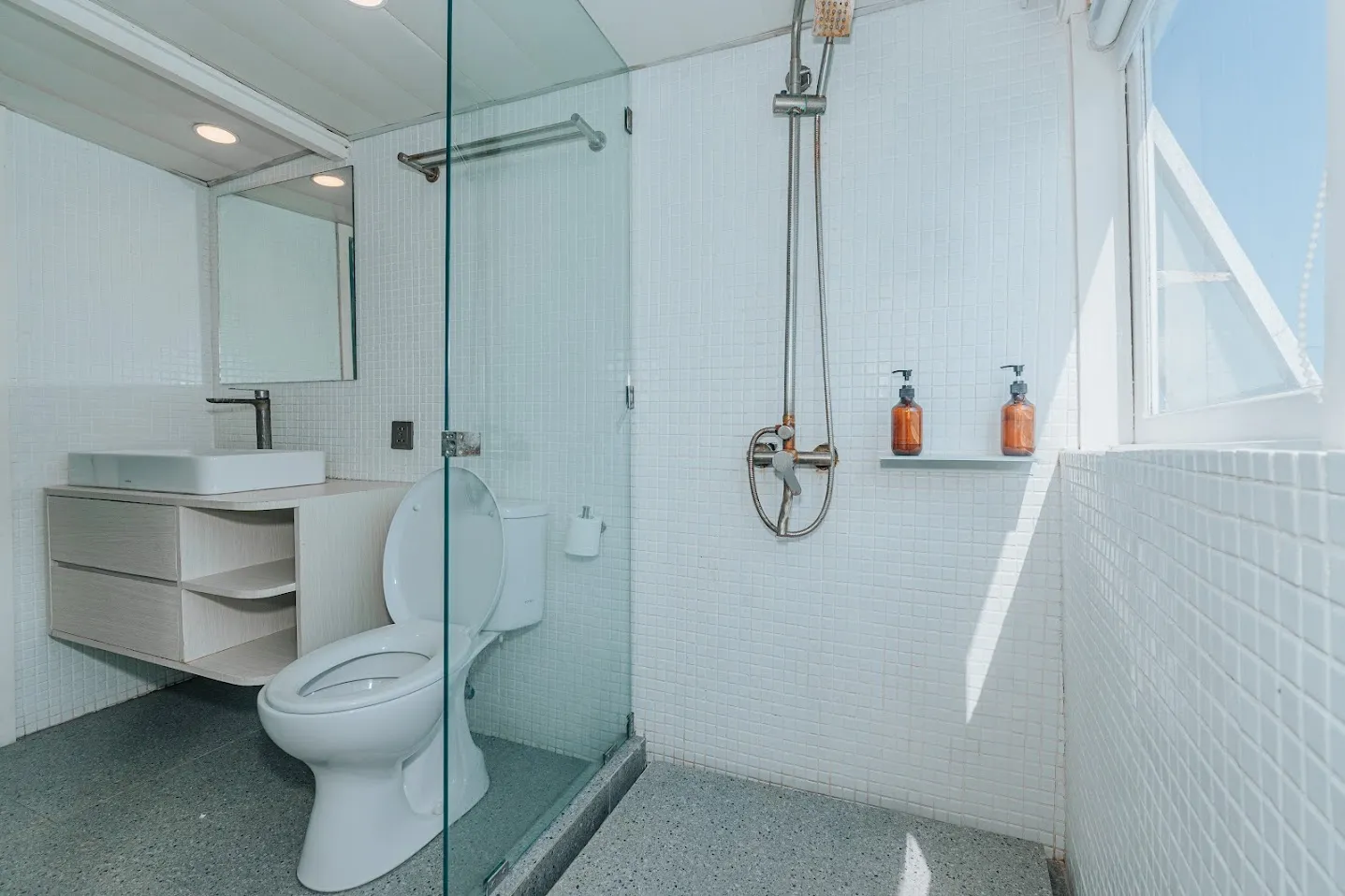 Tara-Master-Cabin-Bedroom-4