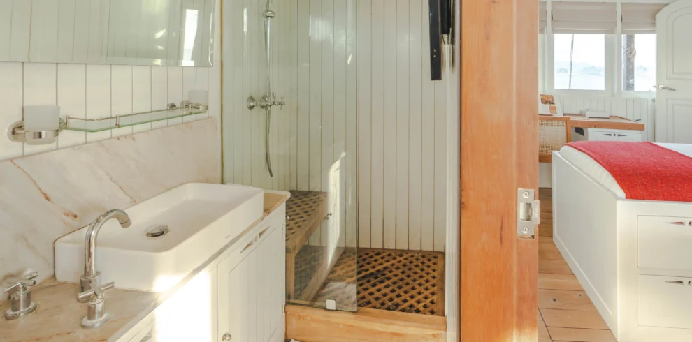 BANDA CABIN BATHROOM