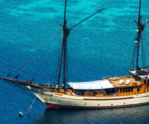 Silolona - on crystal blue water