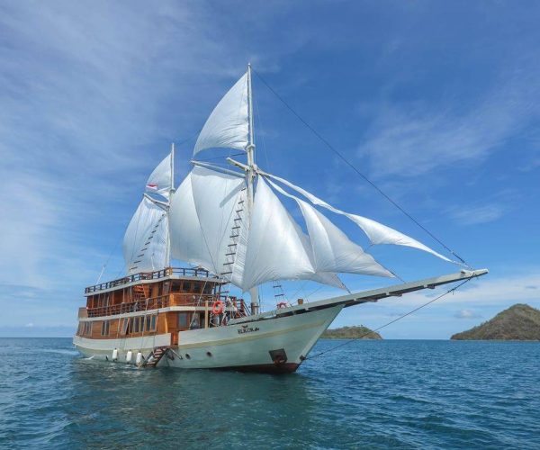 Elrora Liveboard Phinisea